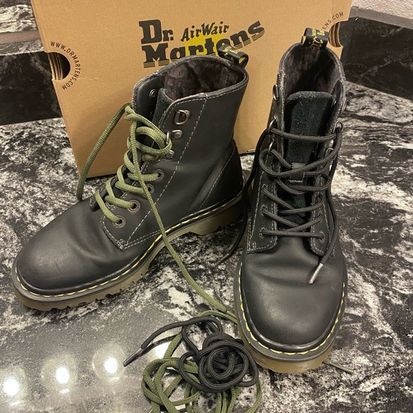 Dr. Martens Luana 7 Eyelet Lace Up Black Boots Women’s Size 6 UK 4 Leather - Picture 4 of 16